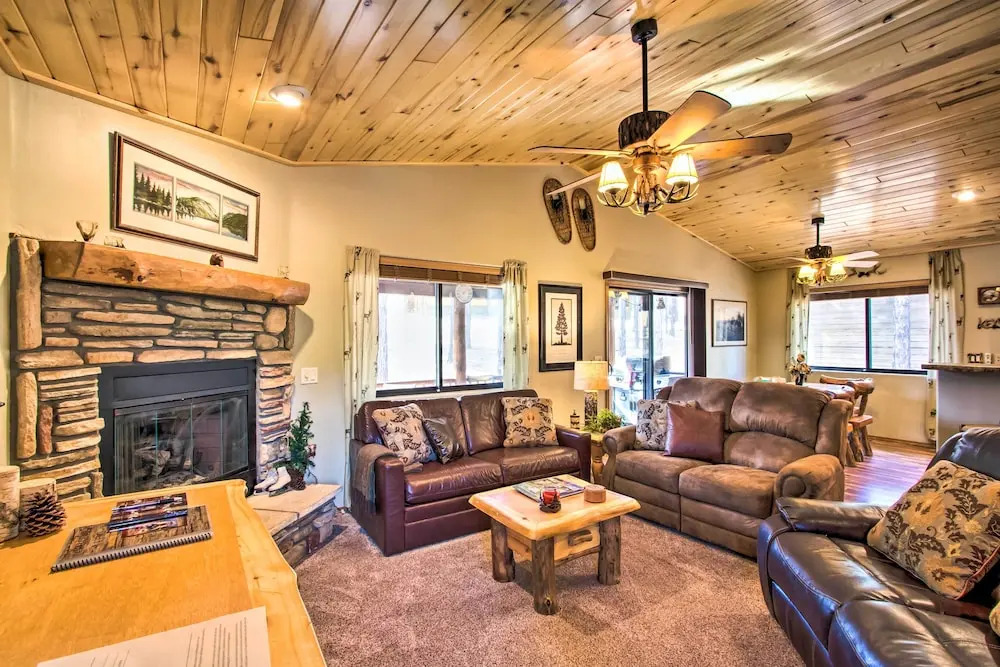 3 Mi to Fool Hollow Lake: Romantic Show Low Cabin