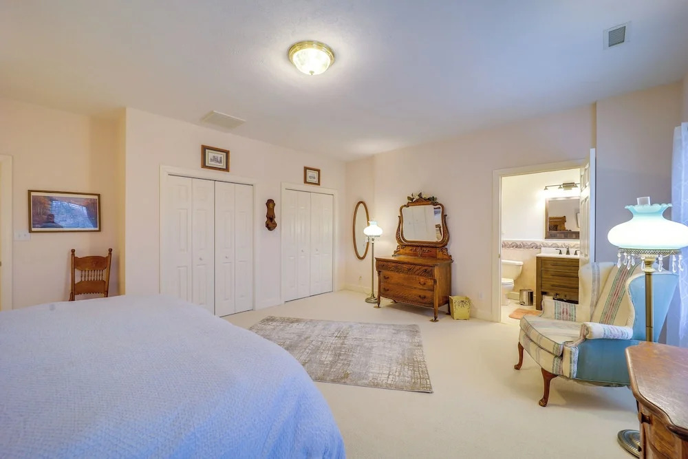 Immaculate Boone Villa w/ Entertainment Lounge