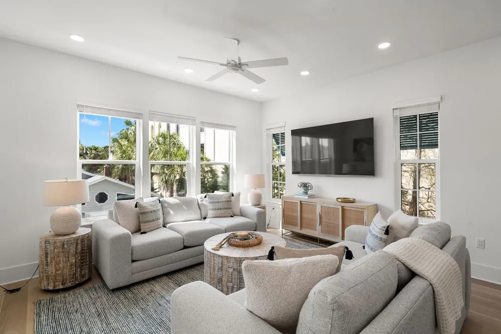 The Akoya Pearl - 2 Beach Homes Steps From CWB
