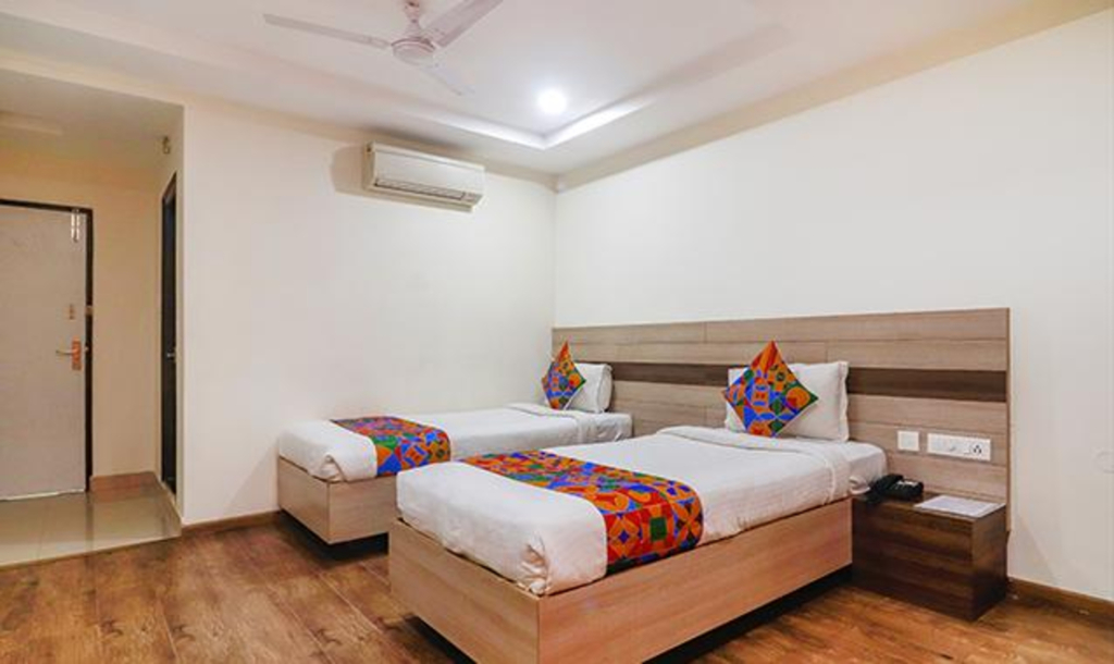 FabHotel Pride Inn Financia - Near DLF Cyber City Gachibowli