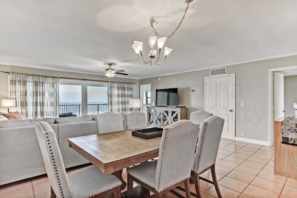 6th Floor, Updated and Beautiful! Oceanfront Condo With Balcony, Fishing Pier