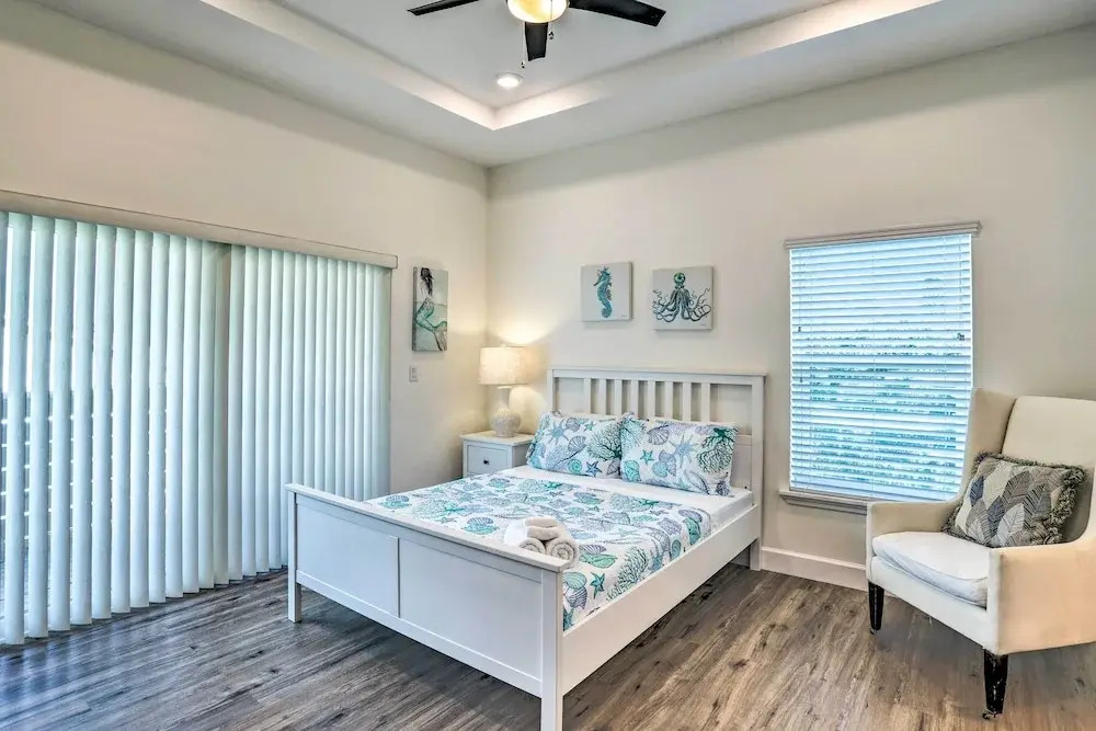 Family-friendly Tampa Home < 3 Mi to Ocean!