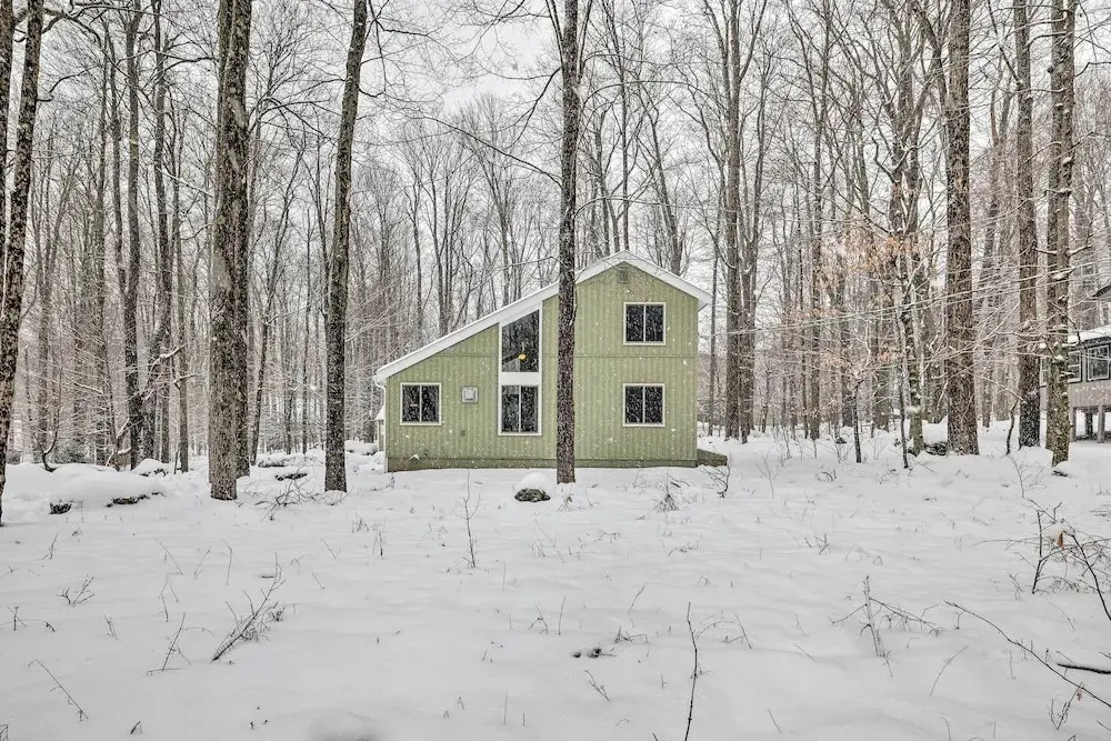 1 Block to Lake: Poconos Getaway w/ Fire Pit