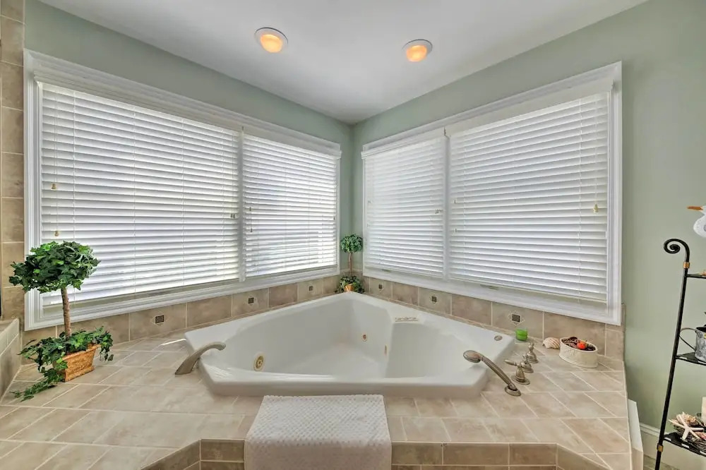 Manteo Waterfront Resort Home w/ 30-ft Dock!