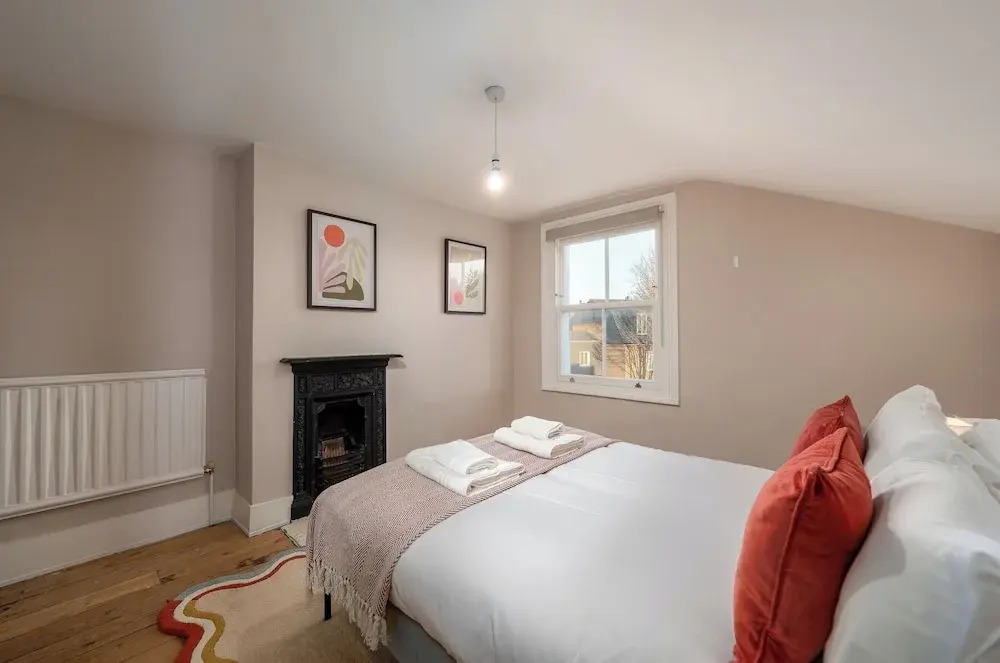 VESTO Three Bedroom Apartment in Clapham