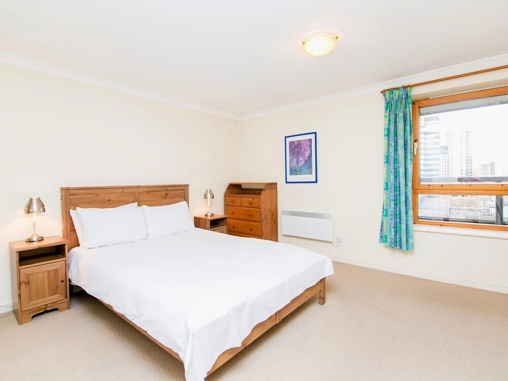 OYO Home Docklands 2 Bedroom Apartment