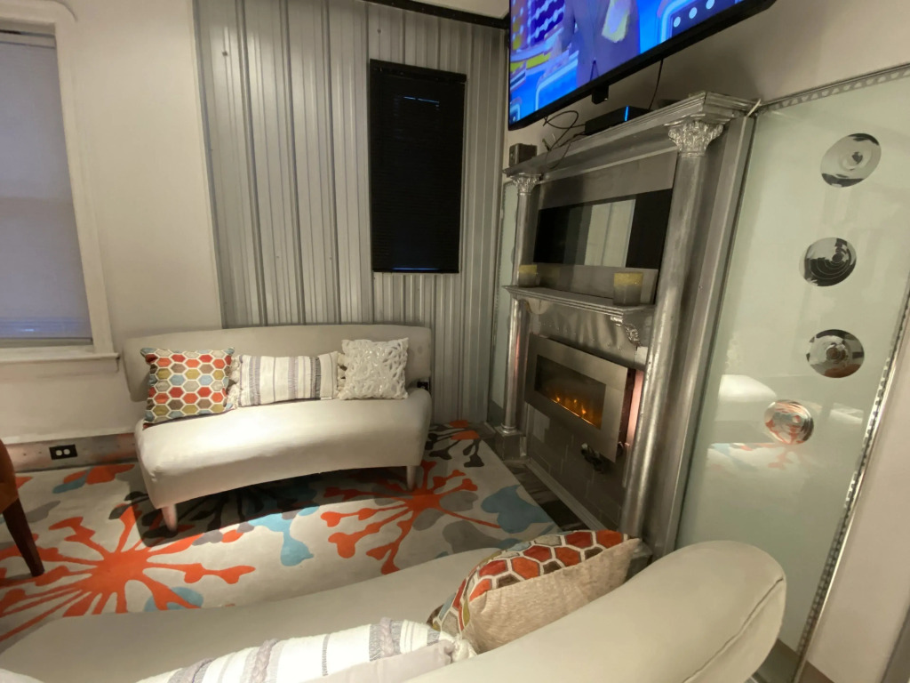 Stylish 4 bedroom home near Philadelphia