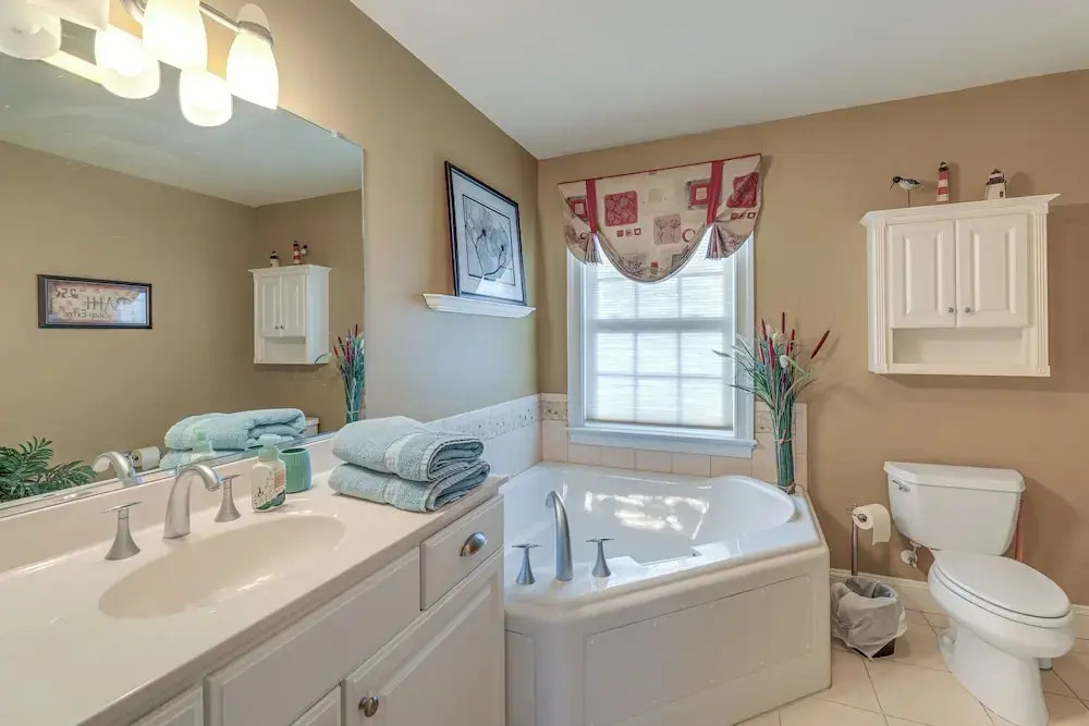 2 Mi to Bethany Beach! Spacious Family Retreat