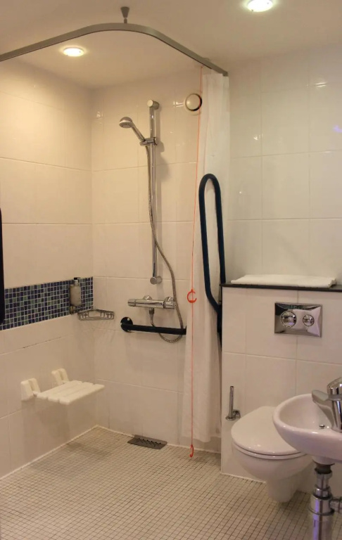 Holiday Inn Express Cardiff Airport by IHG