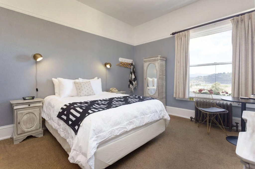 Hood River Hotel