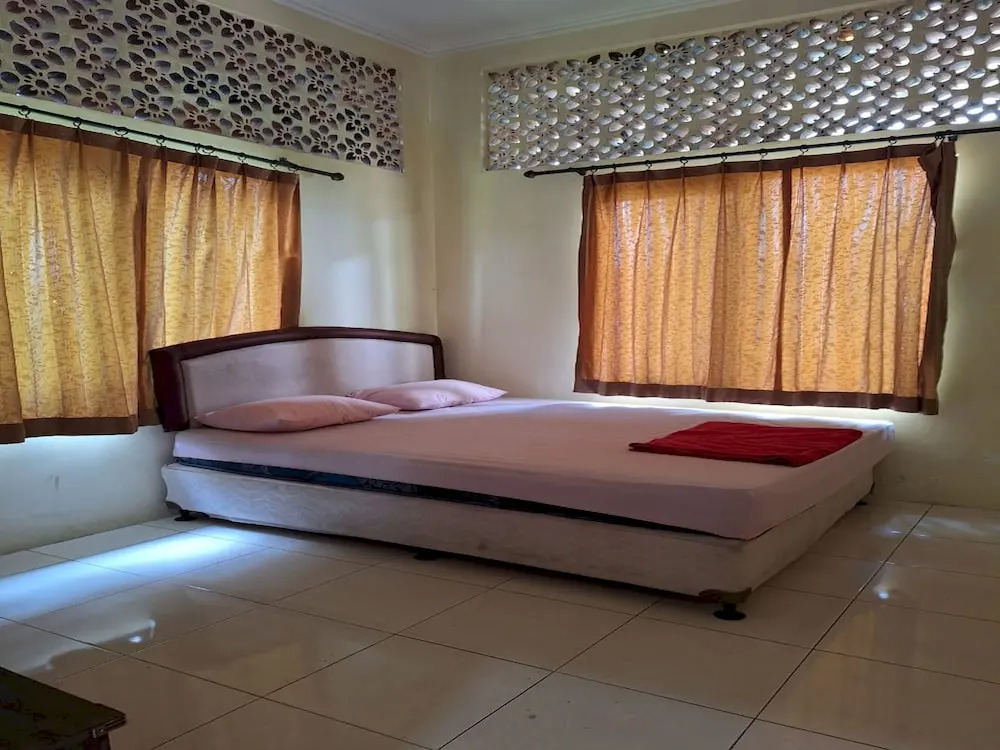 OYO 93280 Villa Efita