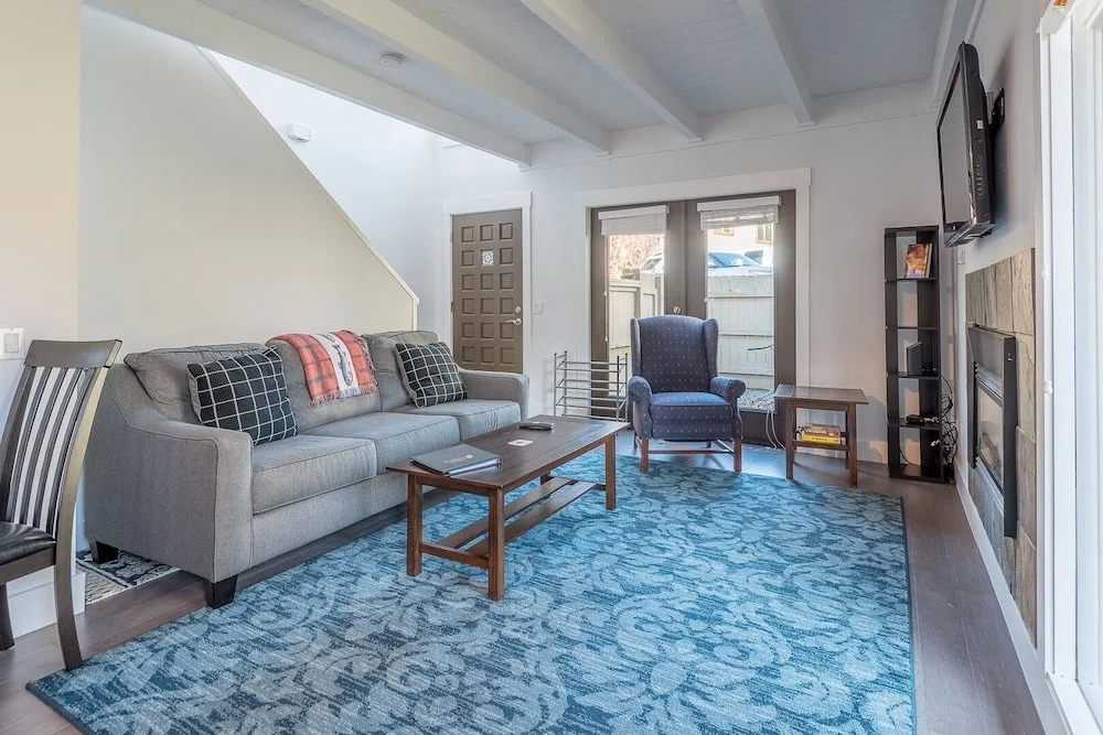 Four Seasons #4 - 2 Br Condo