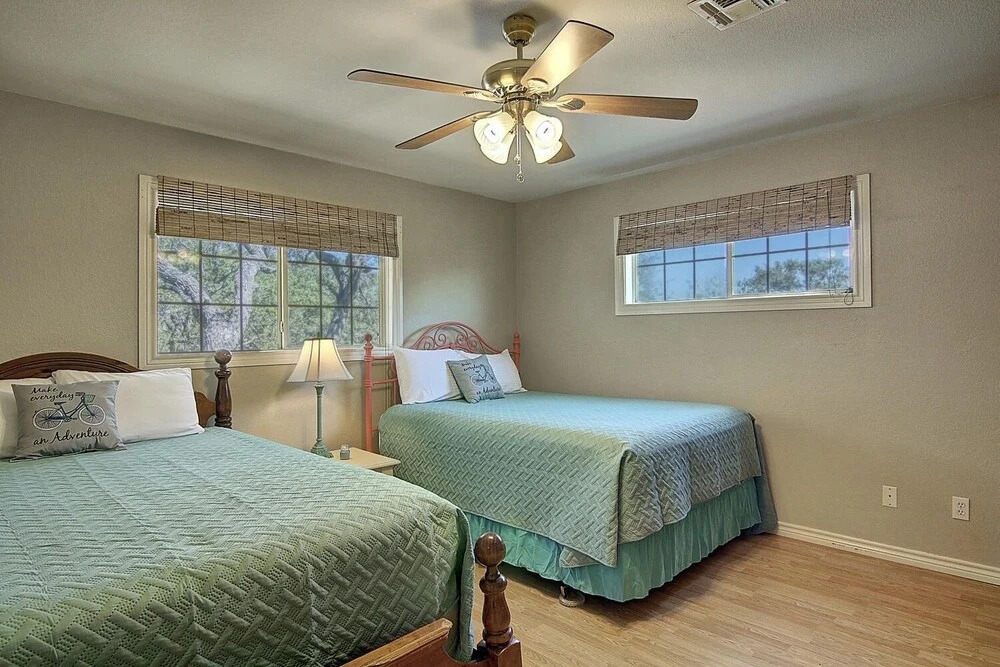 Fantasy Oaks Lodge 4 Bedroom Home by RedAwning