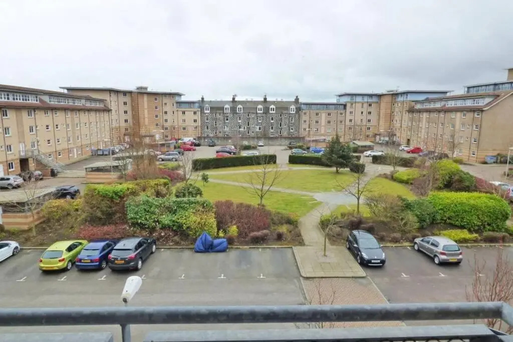 Comfortable, self contained 2 double beds town apartment near Pittodrie Stadium