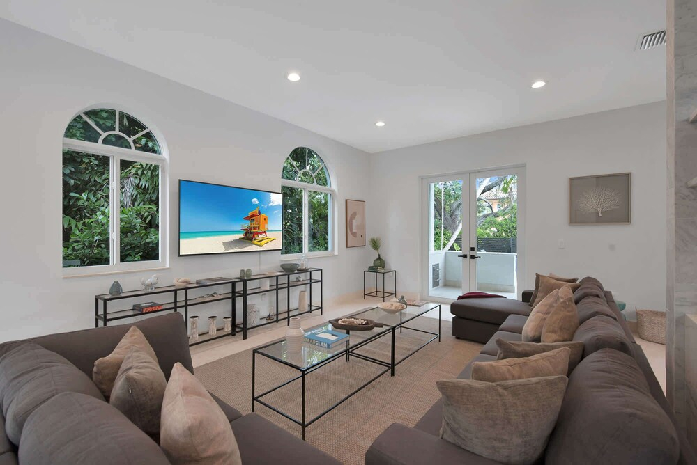 Villa Granada by Rove Waterfront W/pool, Hot Tub
