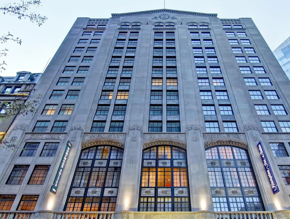 Hampton Inn and Suites Cincinnati - Downtown