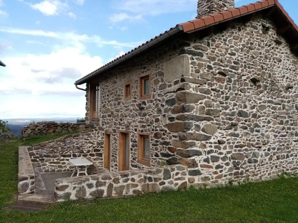 Charmante maison dans les gorges de la Loire avec terrasses et poêle à bois - FR-1-582-319