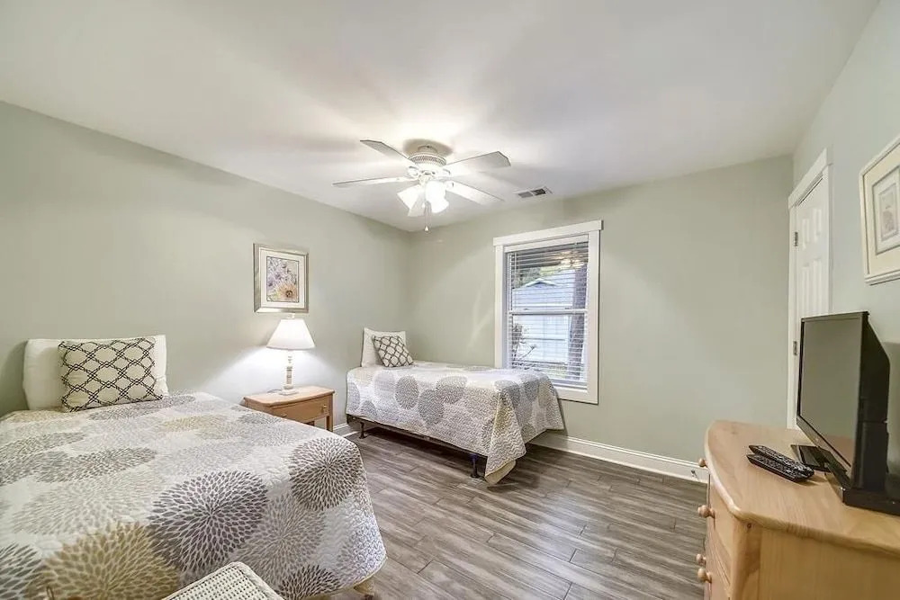 13 Sandpiper Street - 3 Br home by RedAwning