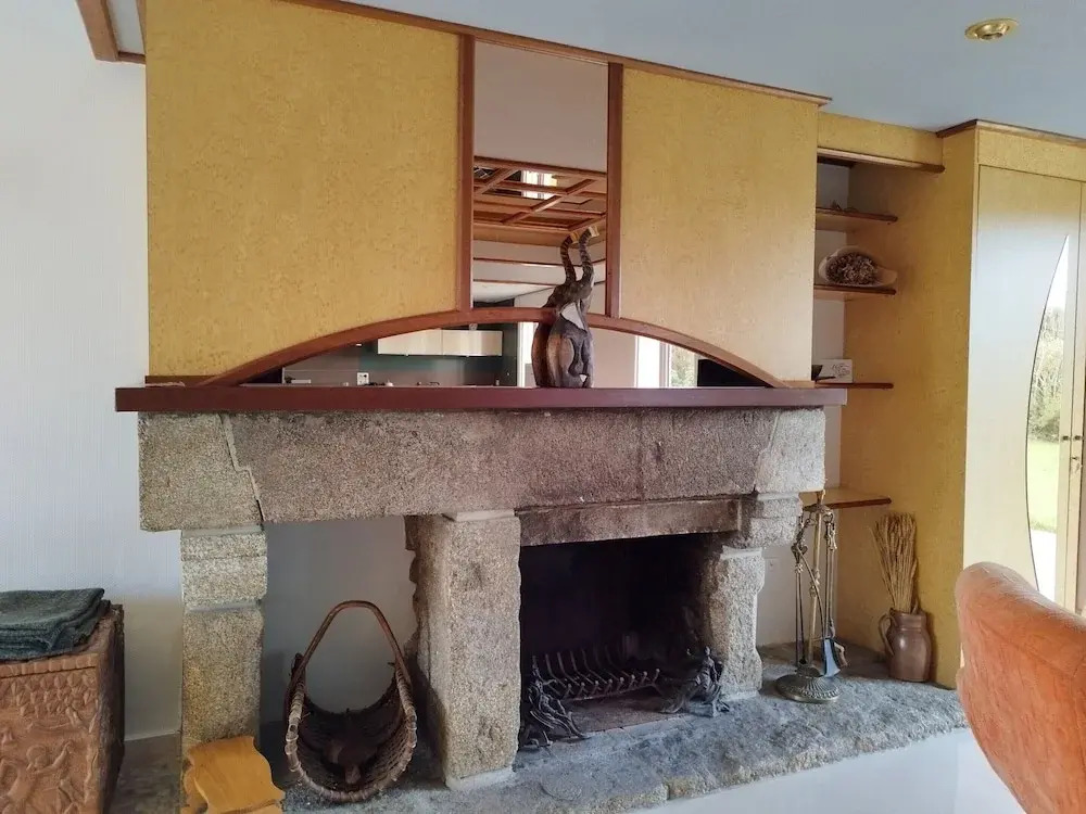 House in Breles Near Rock Beach & Amusement Park