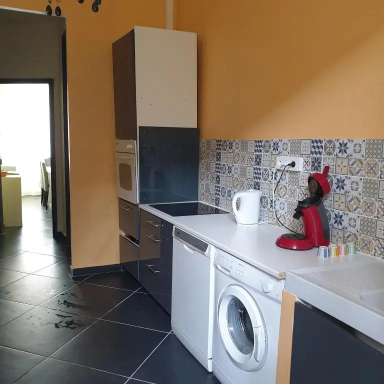 Appartement intra muros 8 personnes climatisé Wifi stationnement facile