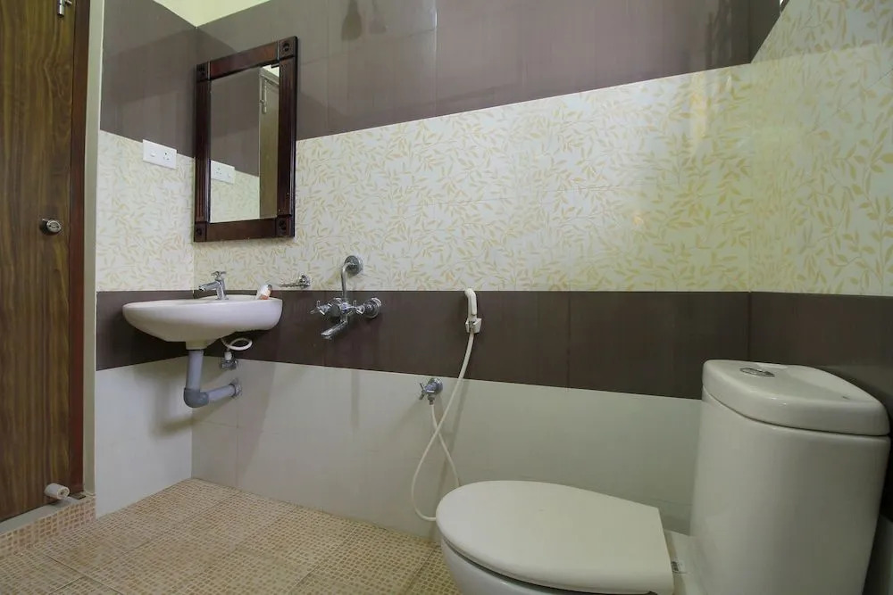OYO 22536 Vishaak Inn