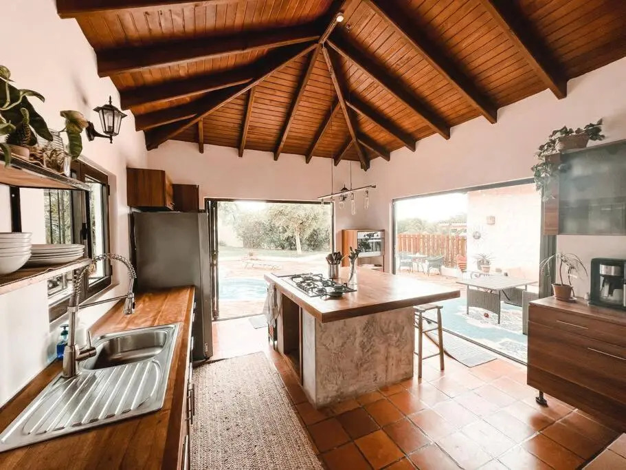 Breezy “Hacienda” w/pool - 4bed in Gated Resort