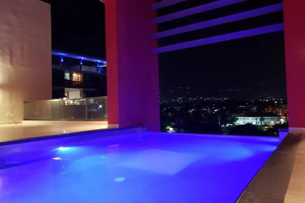 2B/R Parkhurst Paradise with Infinity Edge Rooftop Pool
