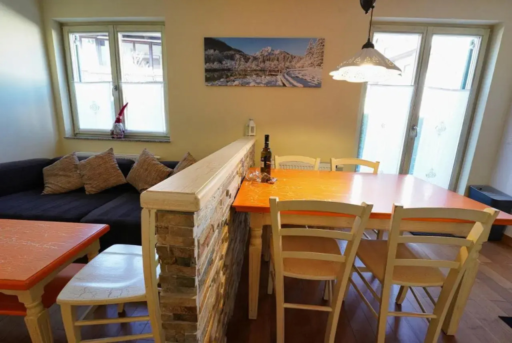 Apartment Mojstrovka with Sauna and free parking on site in city center