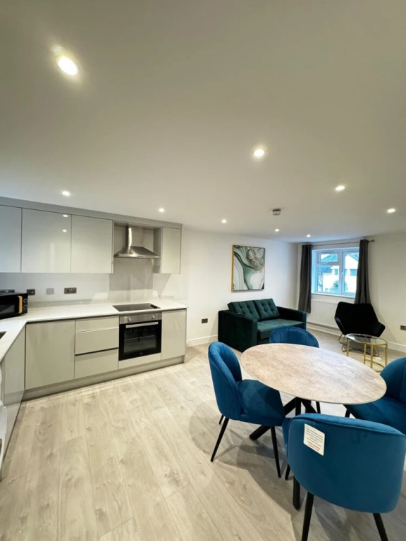 Near Heathrow Airport -FREE Parking-Full apartments-Near M4-1 bus LHR