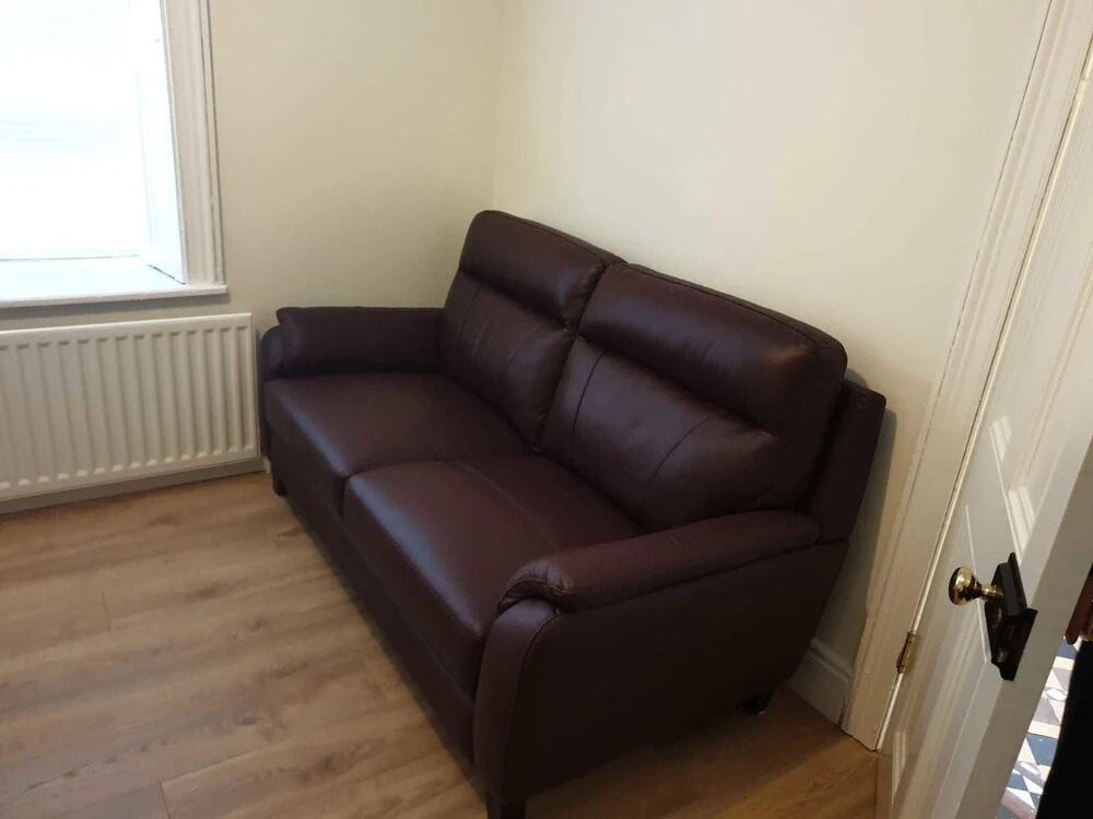 Newly refurbished 3 Bed House Near City