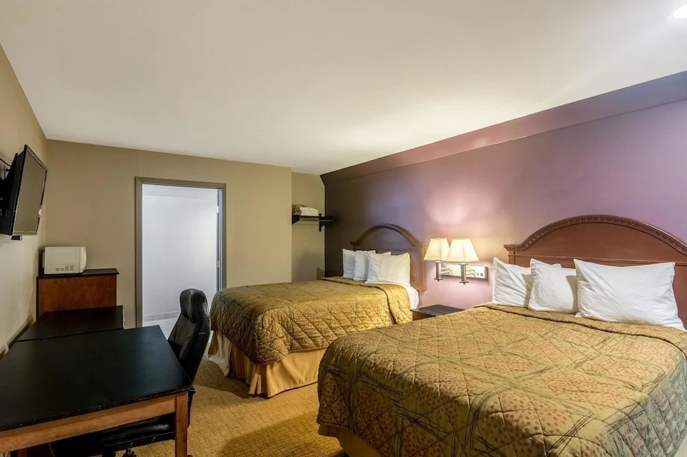 Rodeway Inn Arlington Entertainment District Area