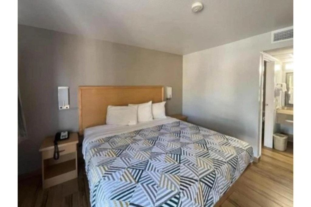 Motel 6 Riviera Beach FL