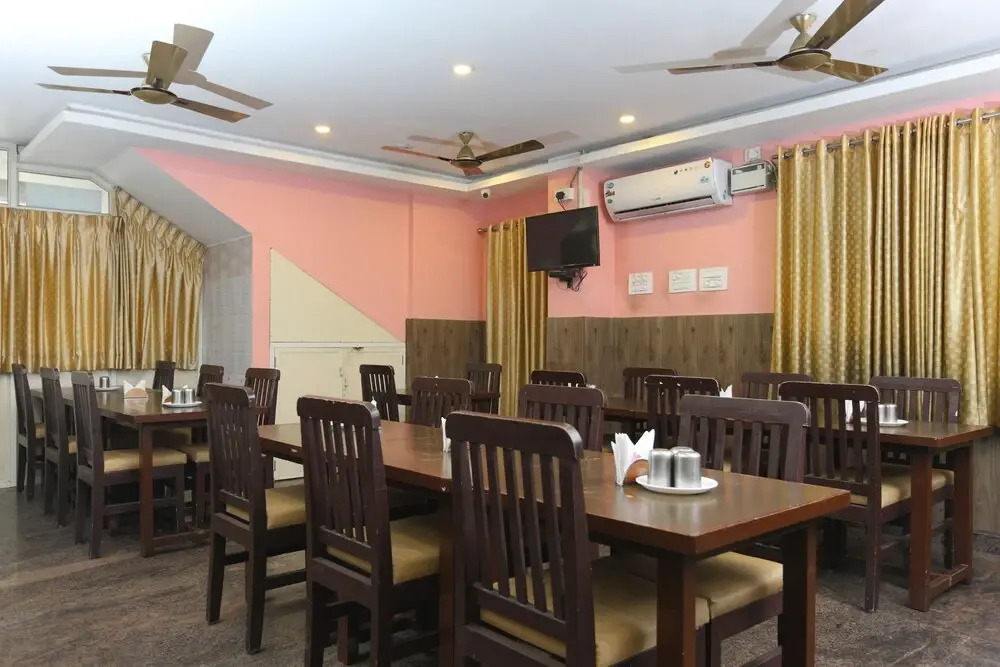 Oyo 6637 Hotel Bvn Grand