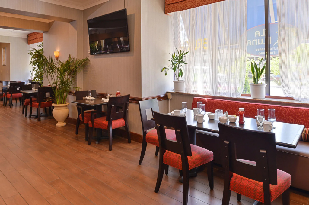 Holiday Inn New London by IHG