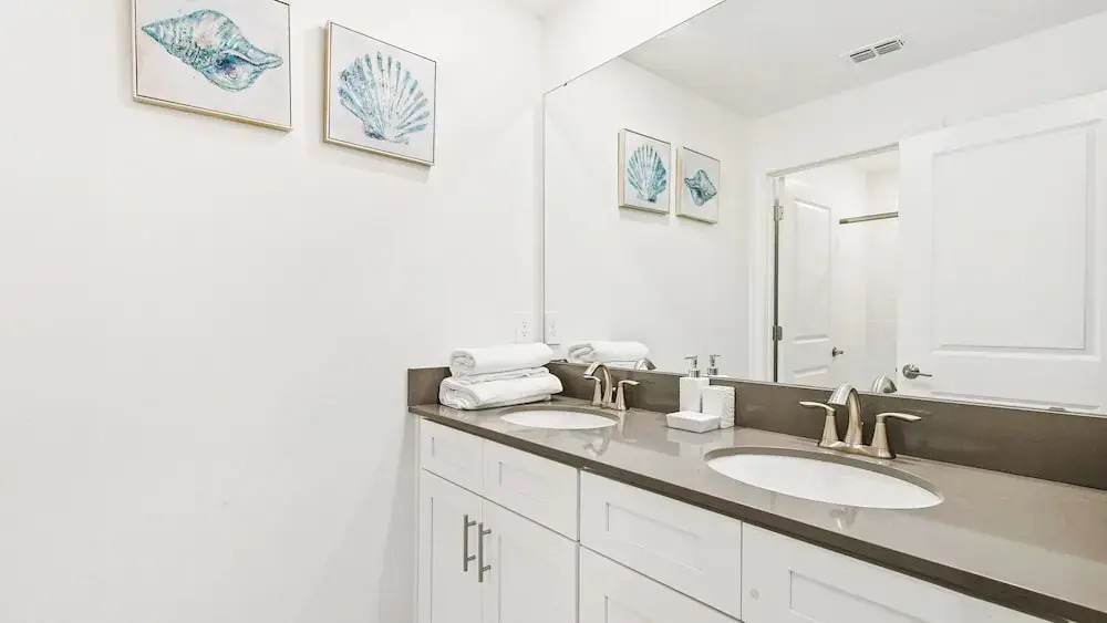 4BR Tropical Storey Lake Townhome Private Pool