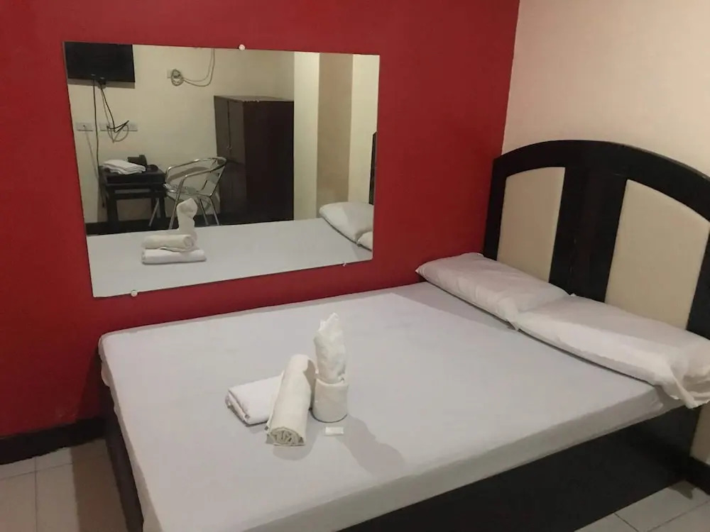 OYO 894 Cosmo Hotel P Campa Manila