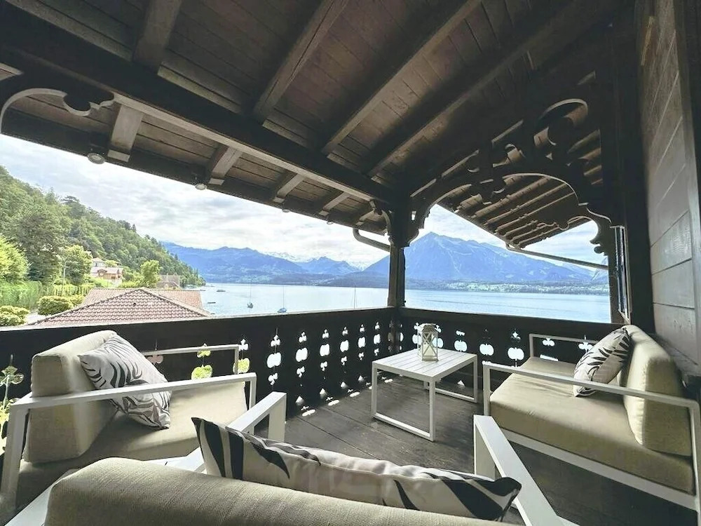 Boutique Hotel & Restaurant Niesenblick - Lakefront rooms with balcony on Lake Thun - SELF CHECK IN & digitale Reception