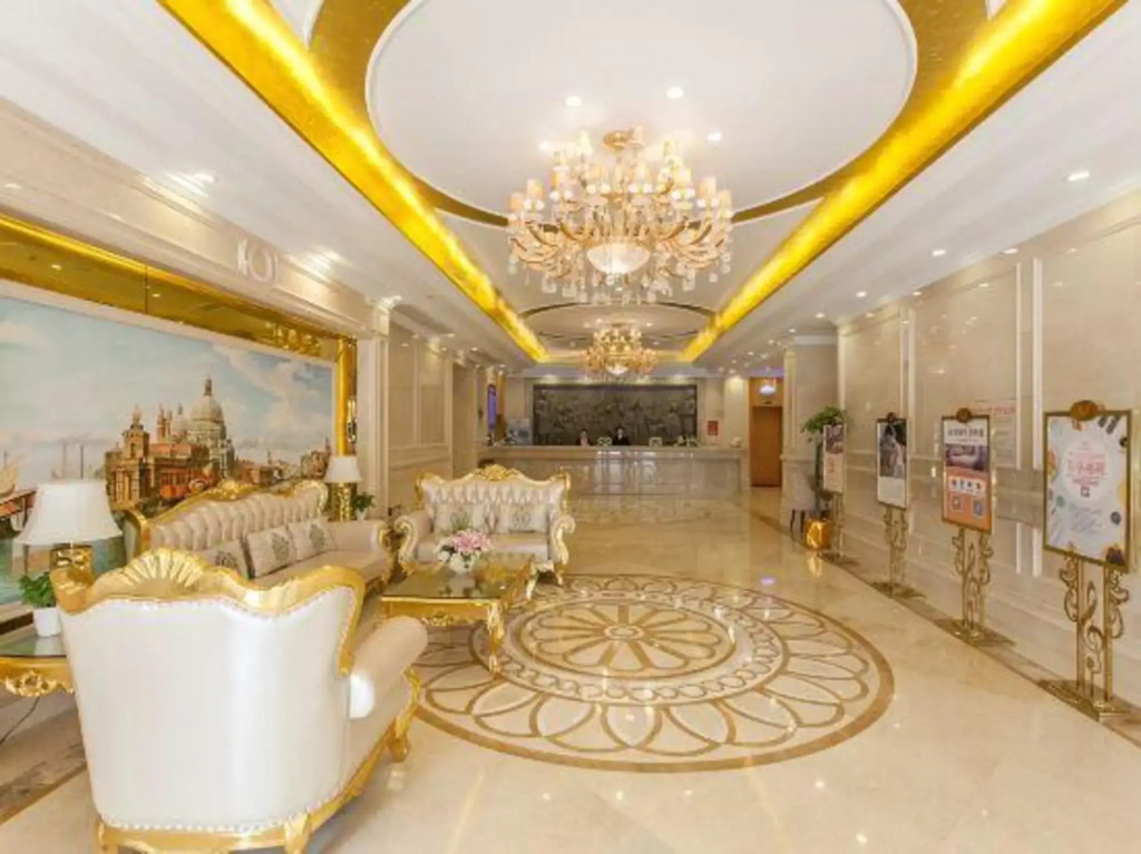 Vienna Hotel（Wuhan University of Technology Nanhu Wenzhi Street Subway Station）