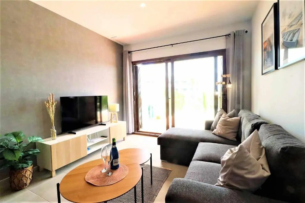Casa de Femmie apartamento de lujo terraza jardín y piscina comunitaria