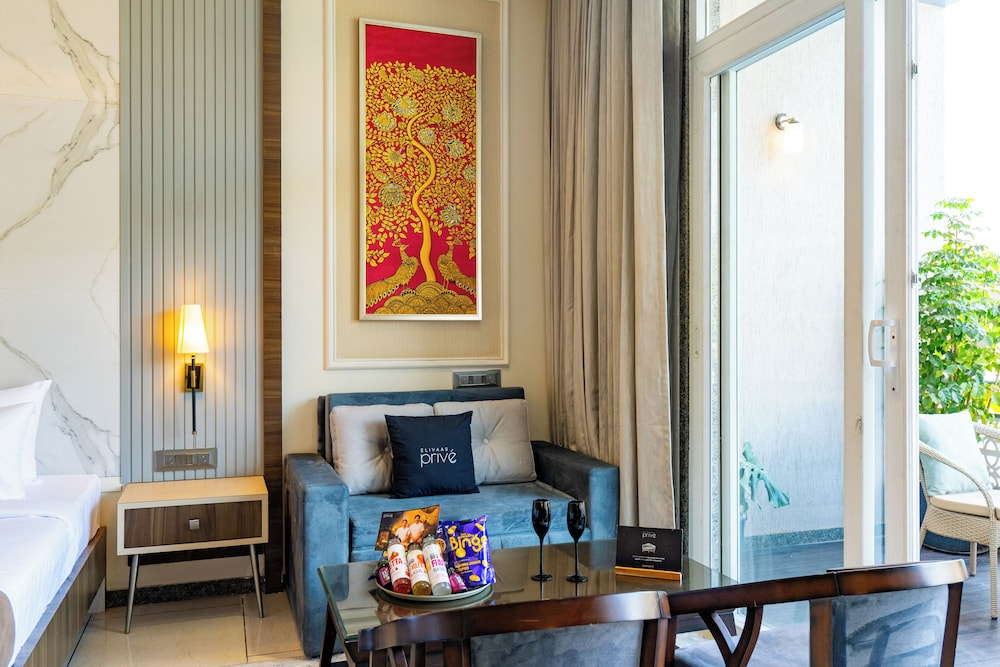 Mountain Creek by ELIVAAS Prive Pet-friendly 1 Luxe Room with Shared Pool and Gazebo