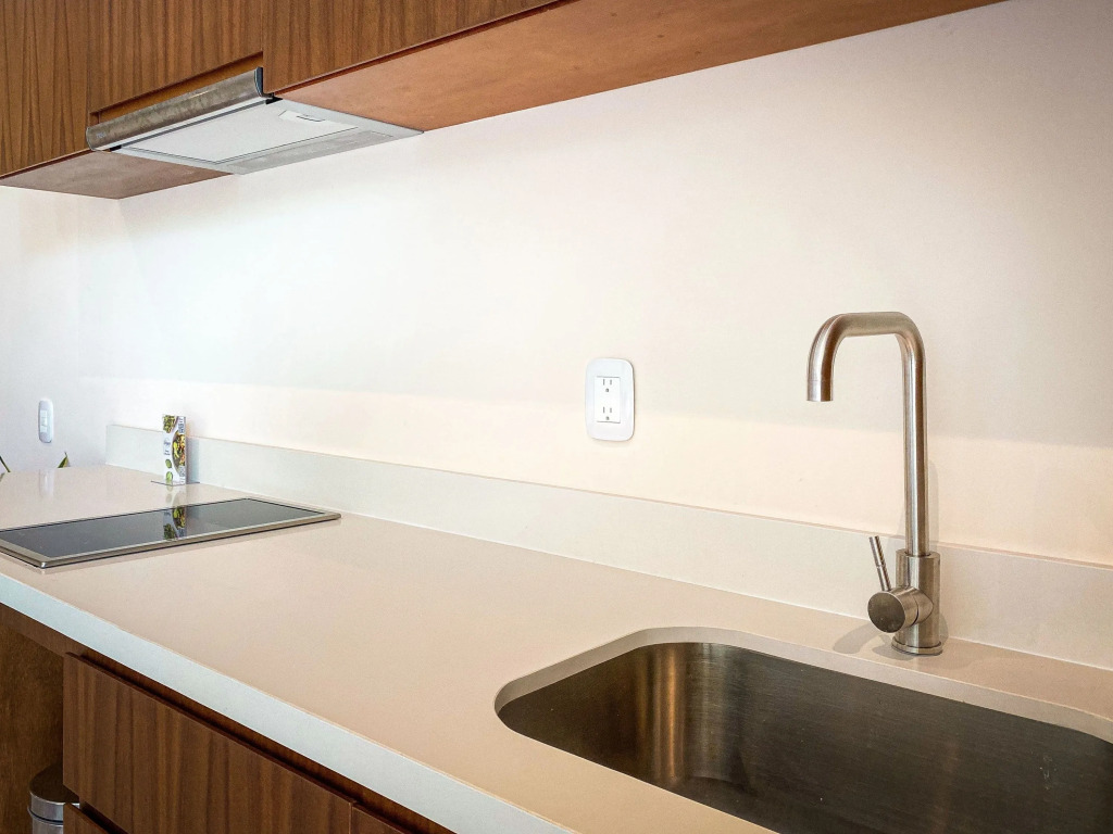 Pacific Corner Studio With Private Garden Light Bright