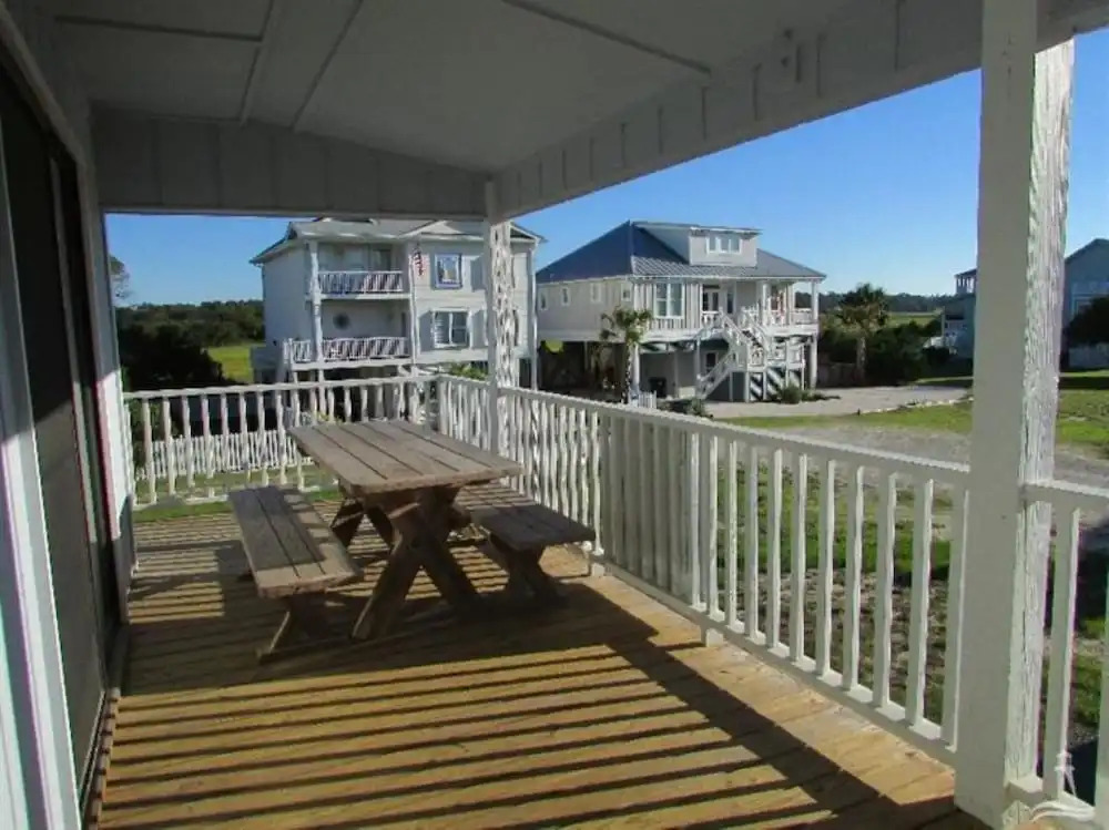 Yankee Traitor II - 4 Br Home