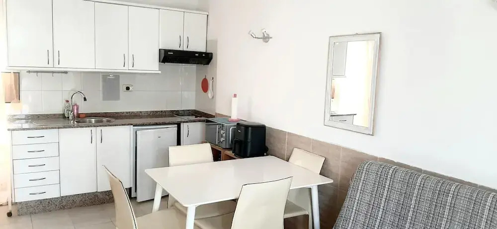 Caleta de Fuste Apartment- Sleeps4- Pool- Garden