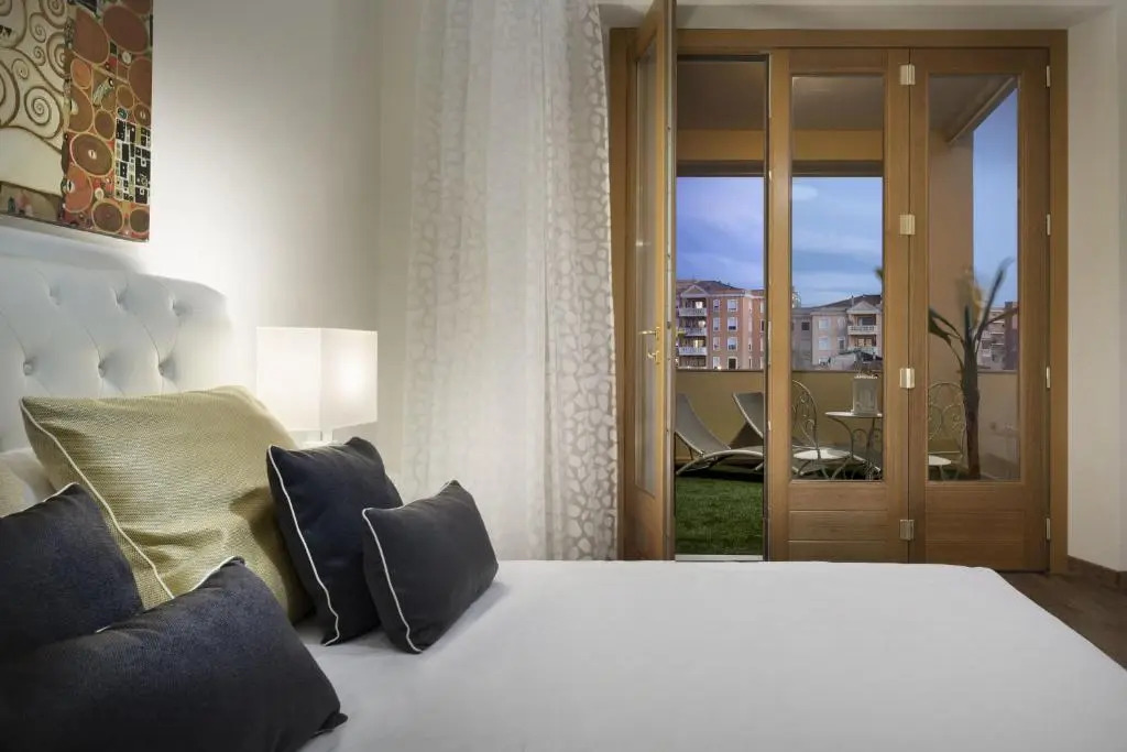 Central luxury rooms
