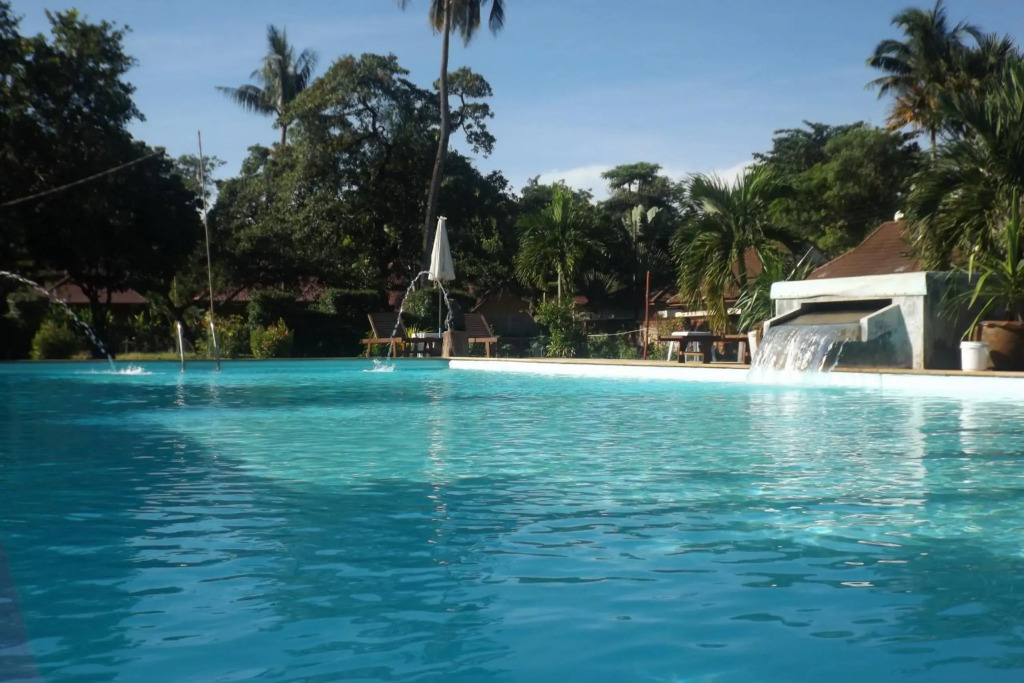 Lanta Long Beach Hostel