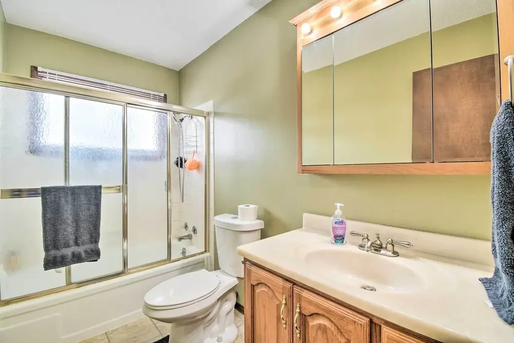 Cedar Rapids Rental w/ Yard ~ 6 Mi to Downtown!
