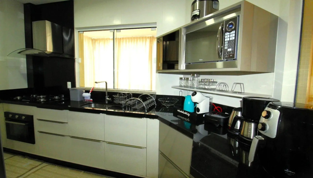 1072 - Apartamento 3 suítes Alto Padrão com SPA na Praia de Bombinhas