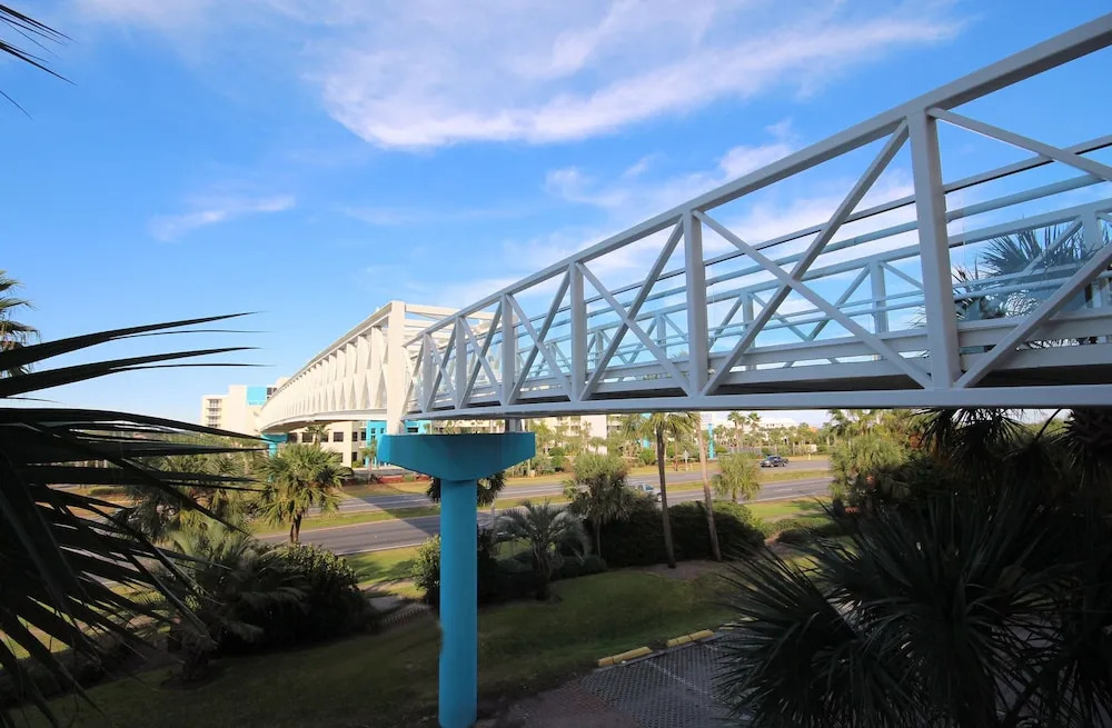 Gulfside 204 - 3 Br condo by RedAwning