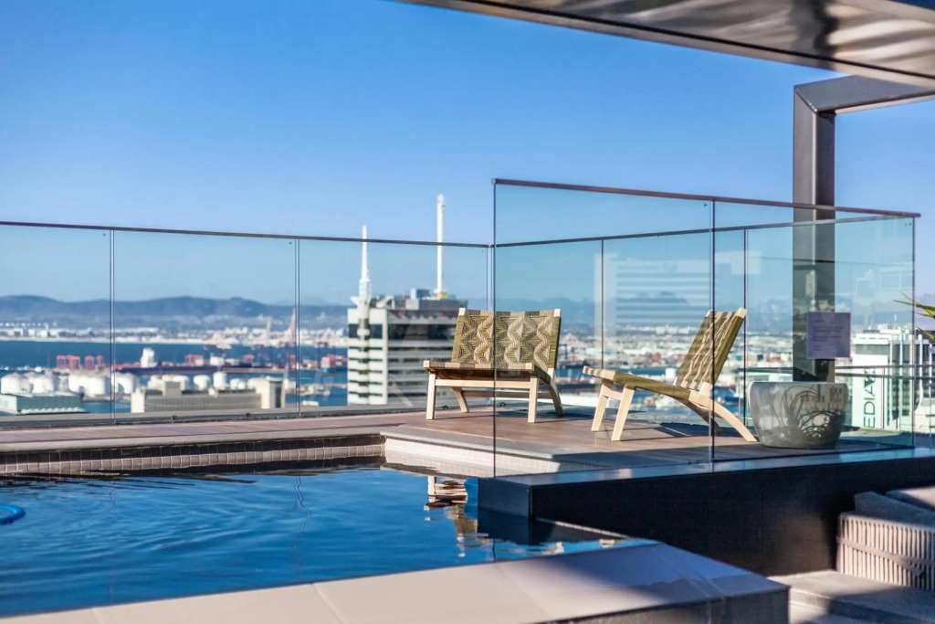 Luxury 16 on Bree Apartments
