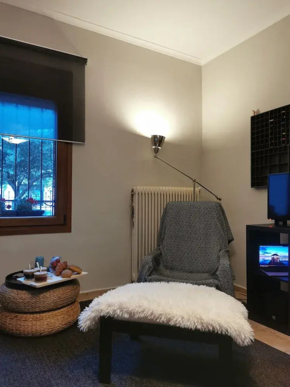 Room-neoclassical Guest House on Ground